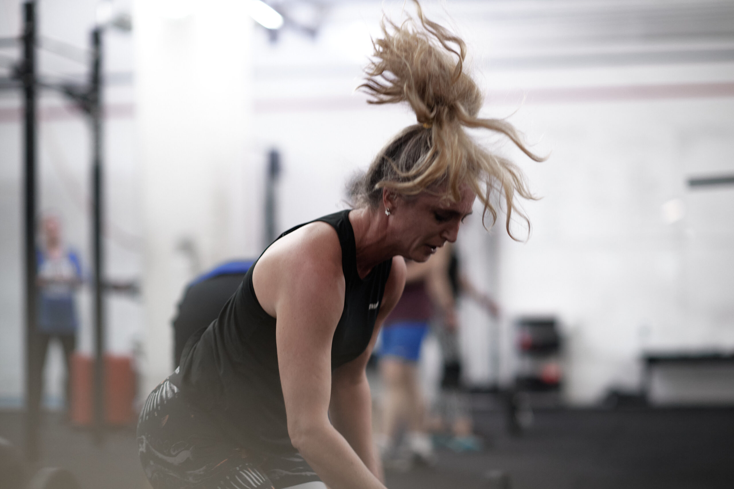 Woman lifting weights, best workout for menopause