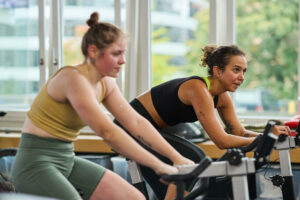 Hyrox training - two women on bikes at CrossFit Kreis 9
